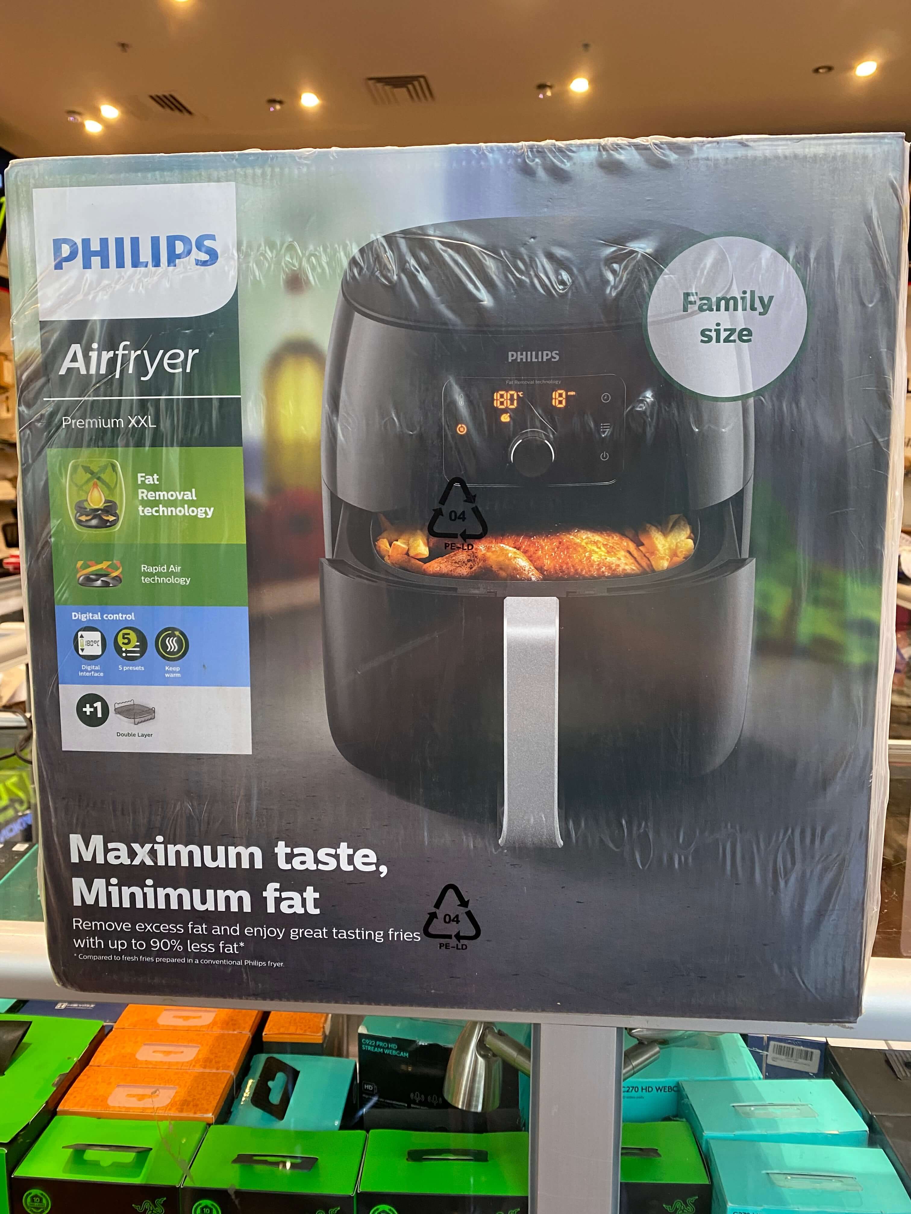 Philips Premium Airfryer XXL HD9651/91, family size, maximizes taste with minimal fat for healthier cooking.