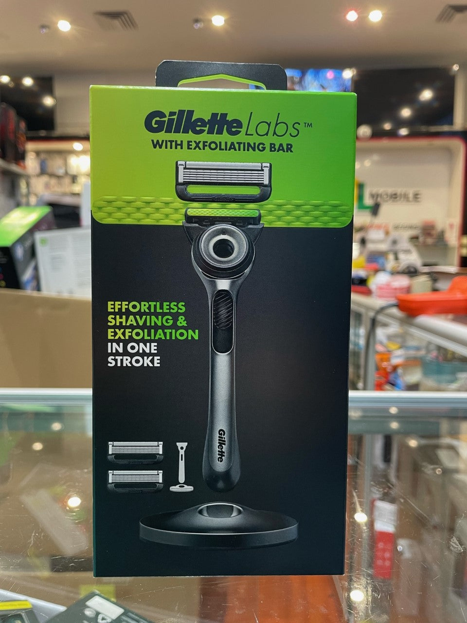 Gillette Labs with Exfoliating Bar Men’s Razor with 2 Blade Refills